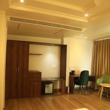 Sapphire Sky Hotel Dehradun Exterior photo