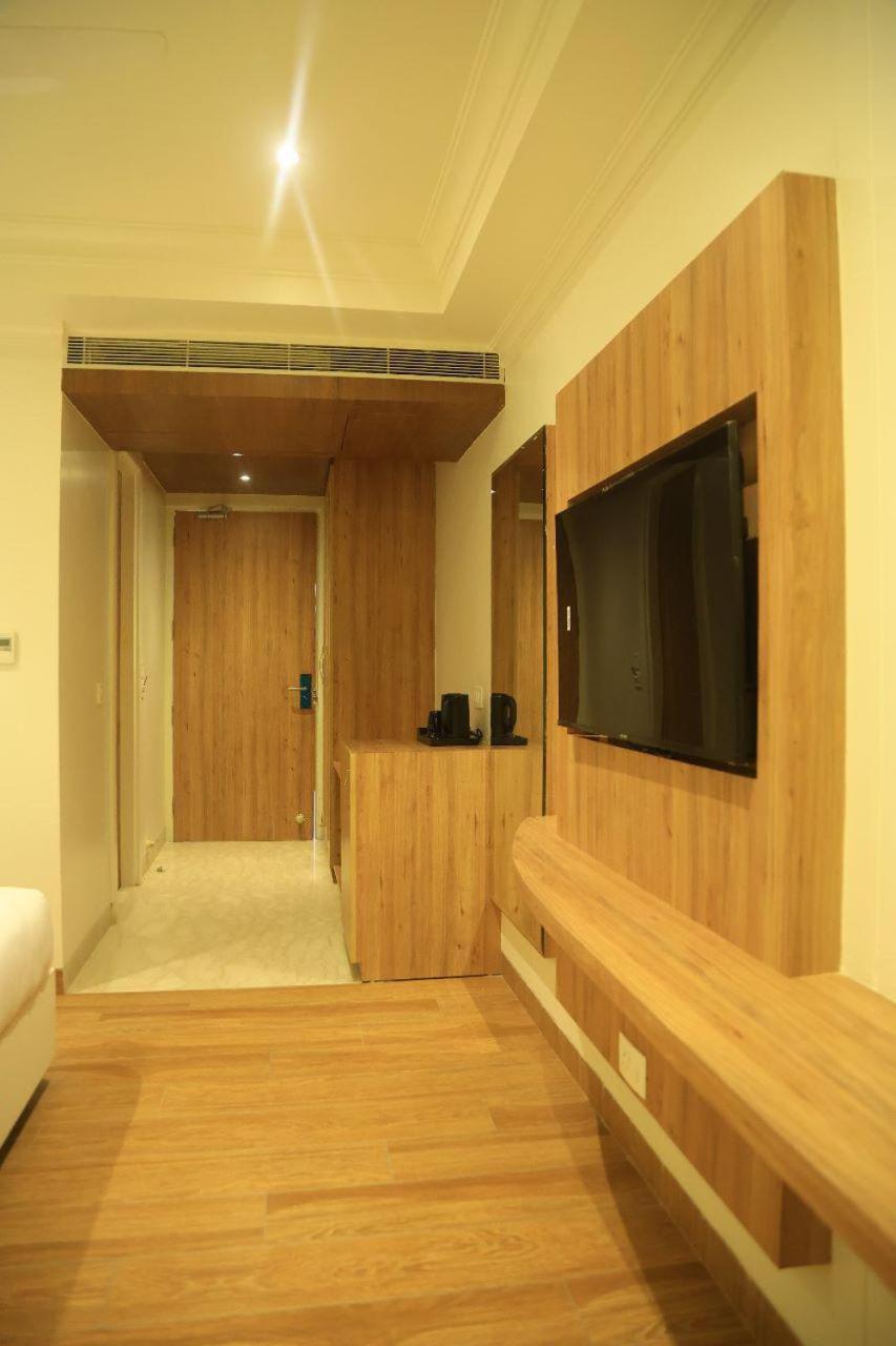 Sapphire Sky Hotel Dehradun Exterior photo