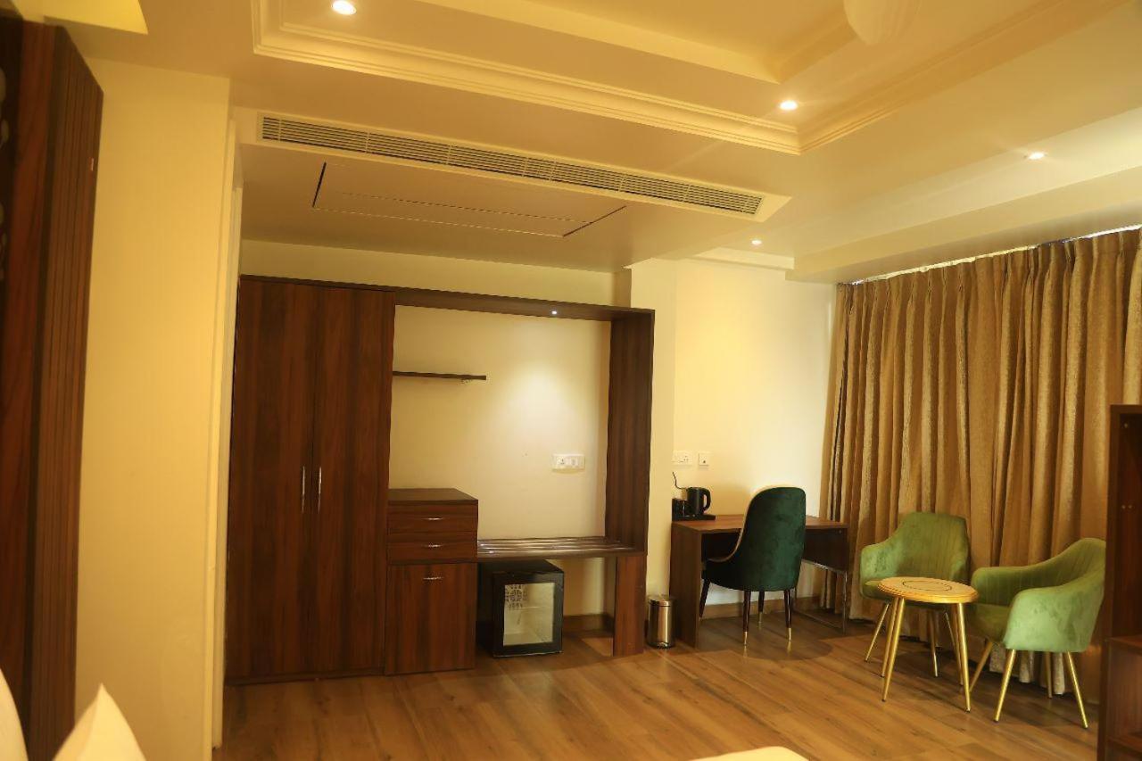Sapphire Sky Hotel Dehradun Exterior photo